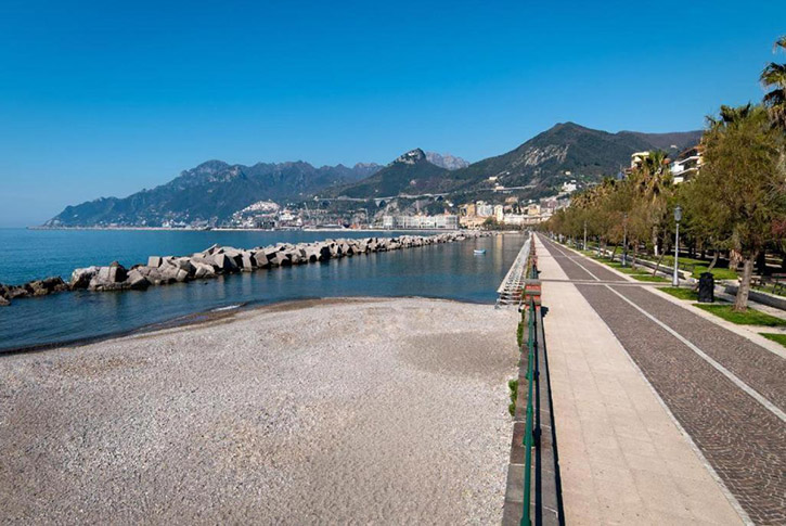 A Coastal Walk in Salerno: A Romantic Journey Along the Shoreline